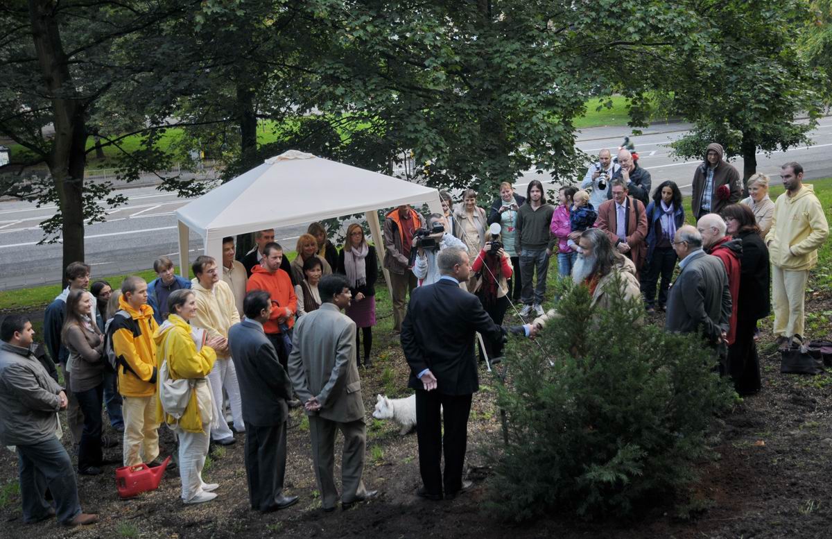 Edinburgh Peace TRee Planting Ceremony TP0_3657