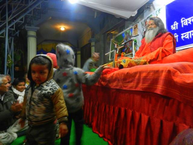 10_Satsang_with_dancing_children