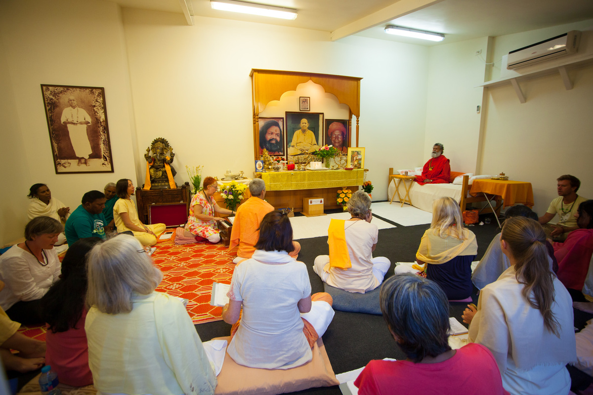 Vishwaguruji inaugurates the Sri Devpuriji Ashram in Sydney