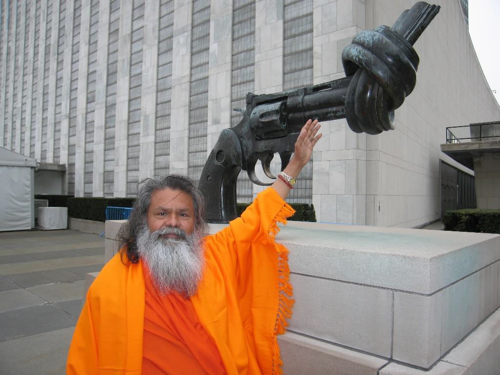 vishwaguruji un gun statue