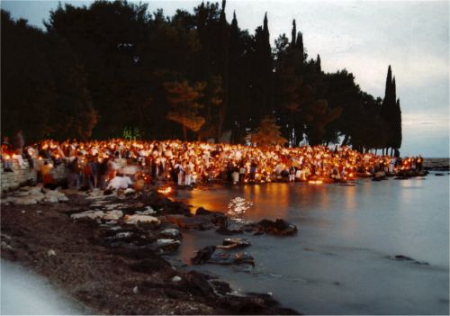 Hundreds of candles burning for peace