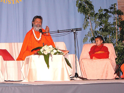 Mahamandaleshwar Paramhans Swami Maheshwaranandaji and Swami Avatar Puriji at the public lecture in Zagreb