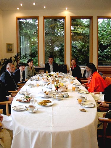 His Holiness Mahamandaleshwar Paramhans Swami Maheshwarananda with President of Croatia, Mr. Mesic