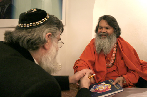 Rabbi Michael Duschinsky receiving an autographed book from Swamiji