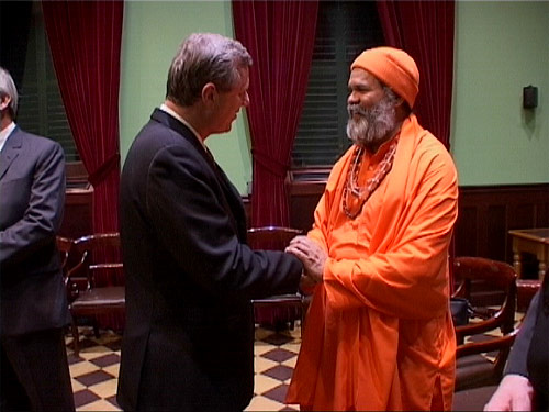 The Premier of South Australia the Honourable Mr. Mike Rann greets His Holiness Vishwaguru Mahamandaleshwar Paramhans Swami Maheshwarananda at a reception at South Australia’s Parliament House, held in honour of His Holiness Swamiji