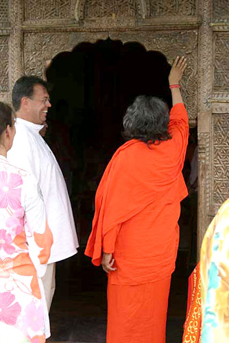 Blessing the Sitaram Vedic Centre