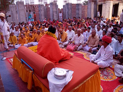 Evening Satsang with Swamiji at Holy Guruji’s Samadhi