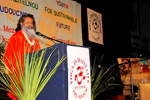 His Holiness Mahamandaleshwar Paramhans Swami Maheshwarananda, initiator of the Conference