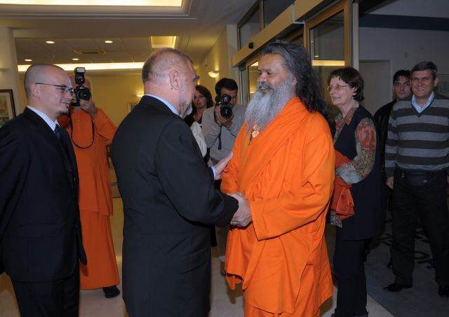 His Holiness Swamiji with the President of Croatia, Mr. Stjepan Mesic 